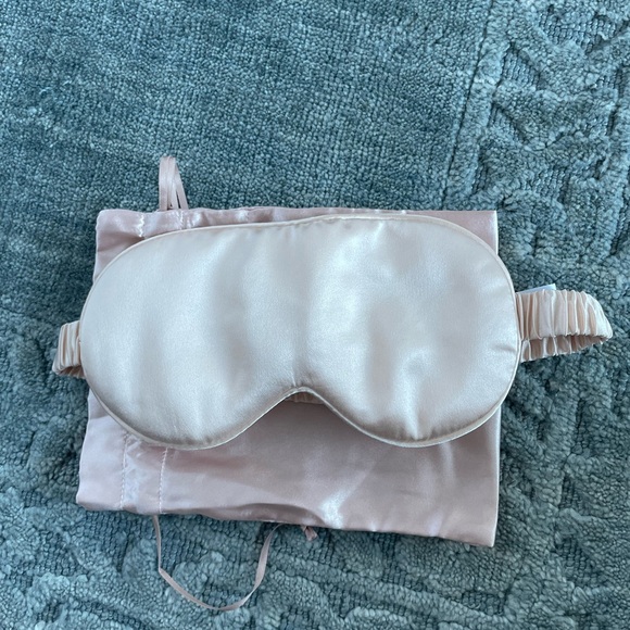 Quince Silk Eye Mask in Champagne - Picture 3 of 4